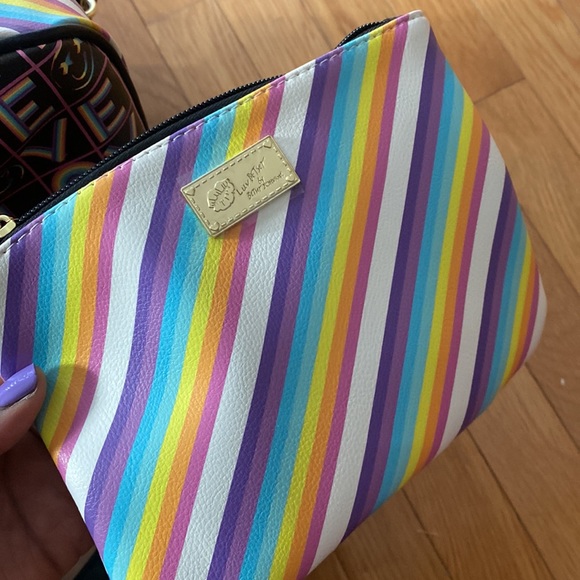 NEW Betsy Johnson LOVE LB Cruis Travel Tote - Picture 4 of 8